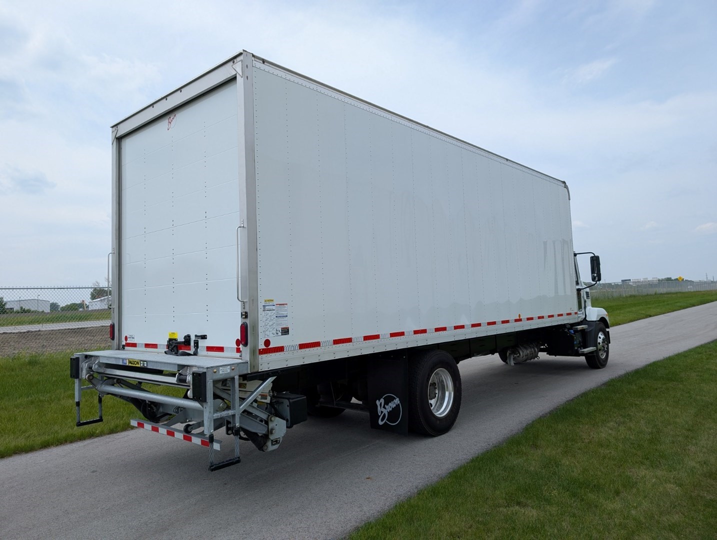 2025 Mack MD6 Box Truck - image 3