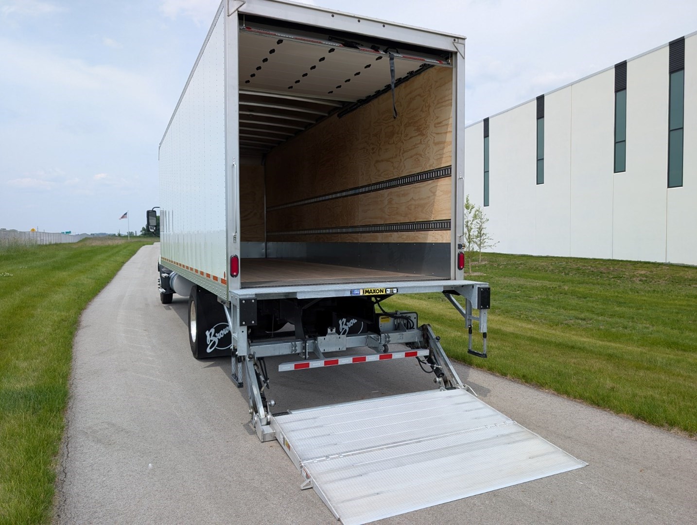 2025 Mack MD6 Box Truck - image 5