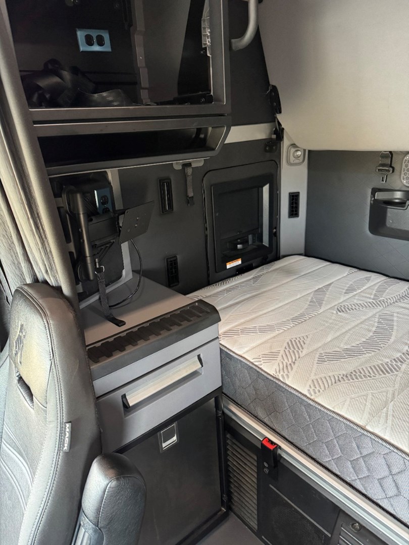 2023 MACK AN64T - USED TRUCKS SLEEPER - image 19