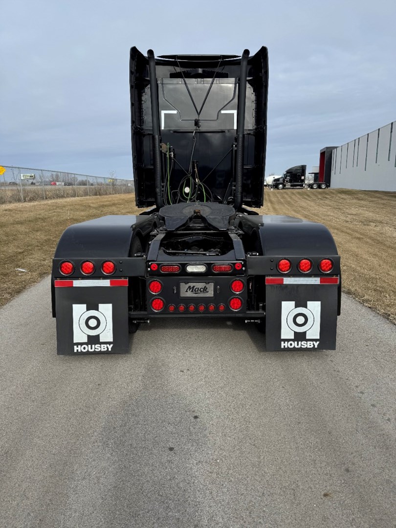 2023 MACK AN64T - USED TRUCKS SLEEPER - image 5