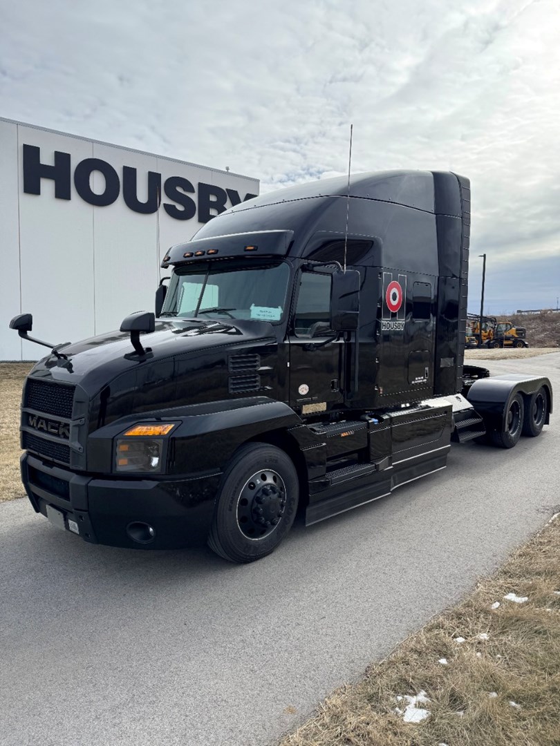 2023 MACK AN64T - USED TRUCKS SLEEPER - image 1