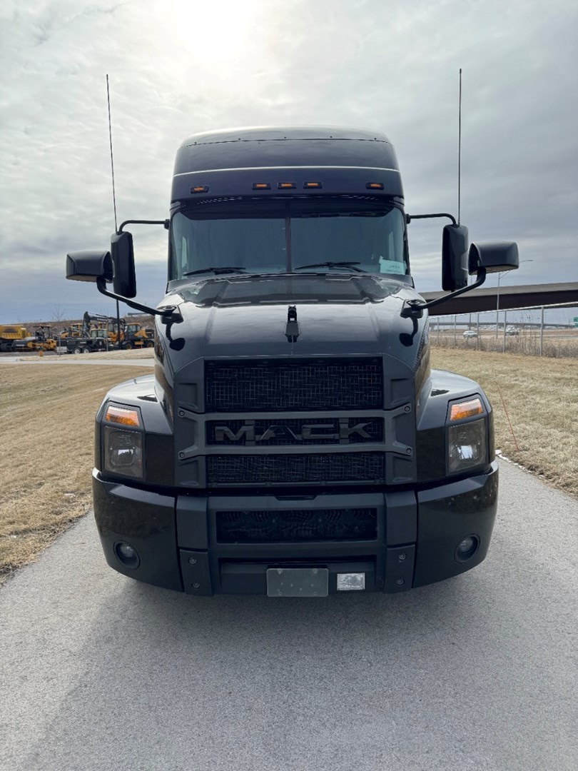 2023 MACK AN64T - USED TRUCKS SLEEPER - image 2