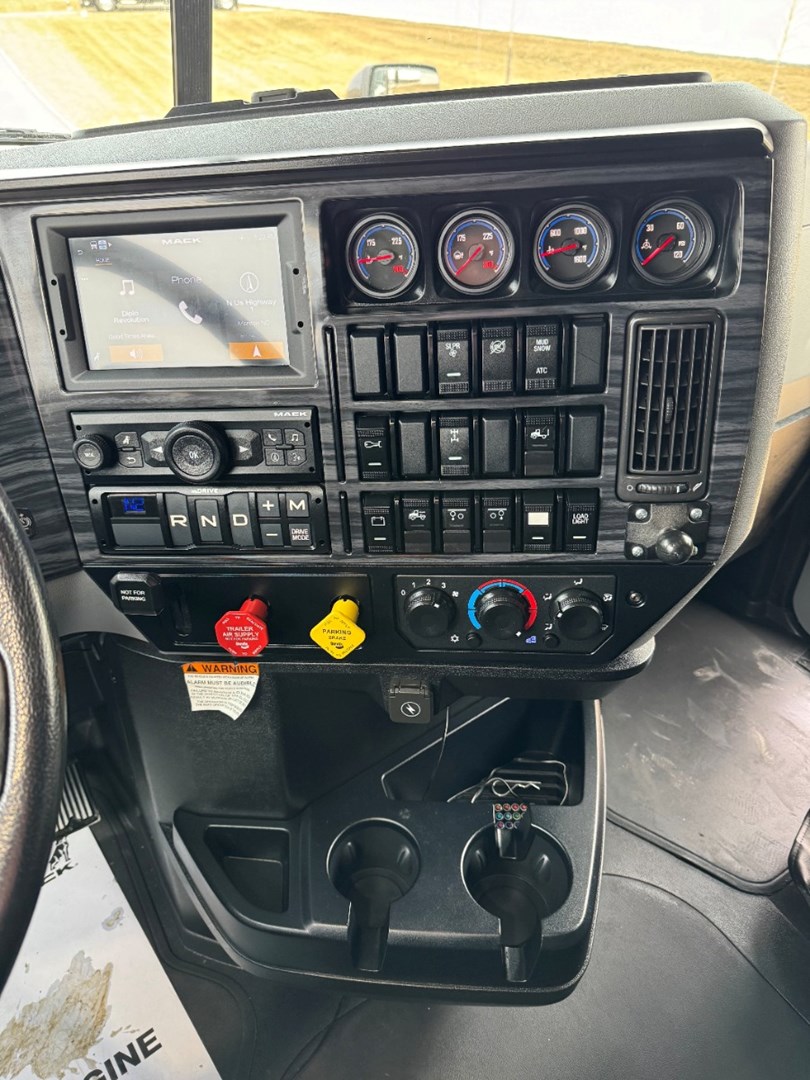 2023 MACK AN64T - USED TRUCKS SLEEPER - image 16