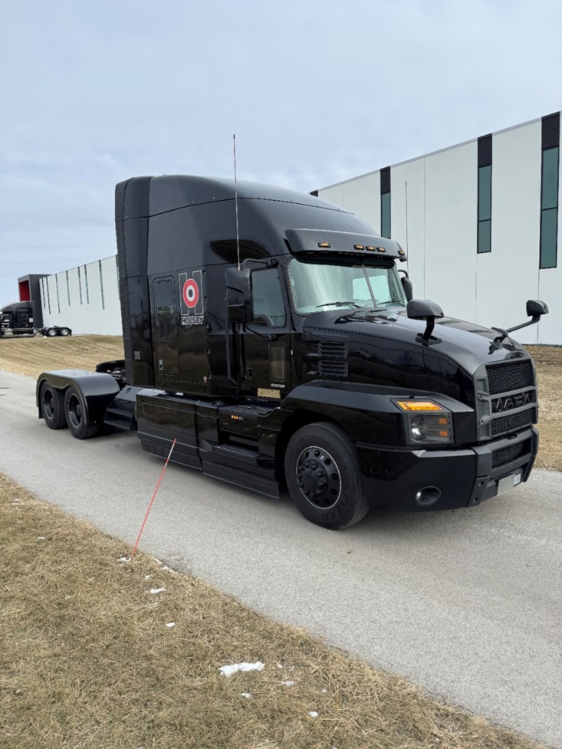 2023 MACK AN64T - USED TRUCKS SLEEPER - image 8