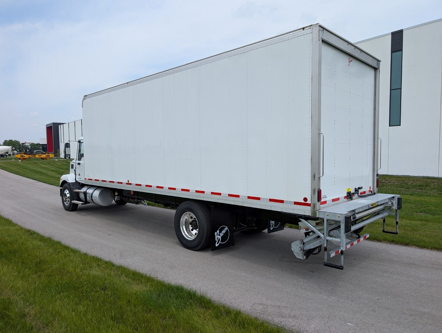 2026 MACK MD6 - NEW TRUCKS BOX TRUCK - image 2