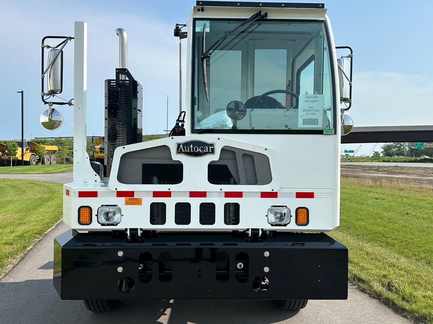 Autocar ACTT 4x2 Yard Tractor - image 3