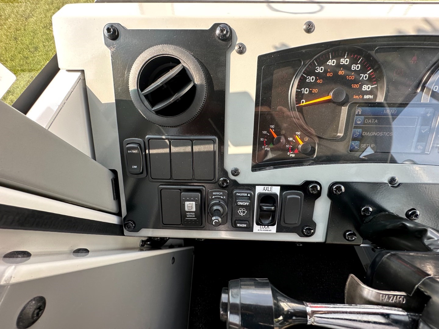 Autocar ACTT 4x2 Yard Tractor - image 11