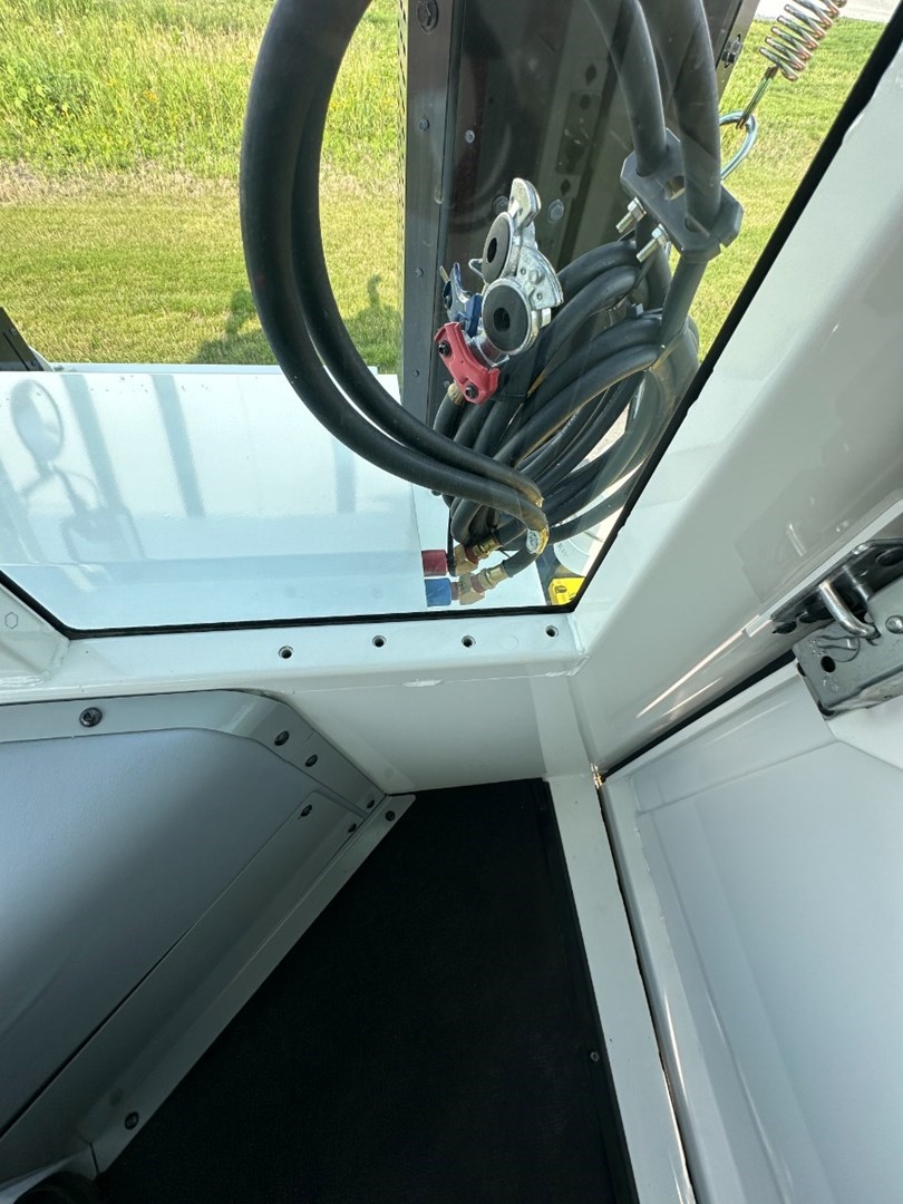 Autocar ACTT 4x2 Yard Tractor - image 12