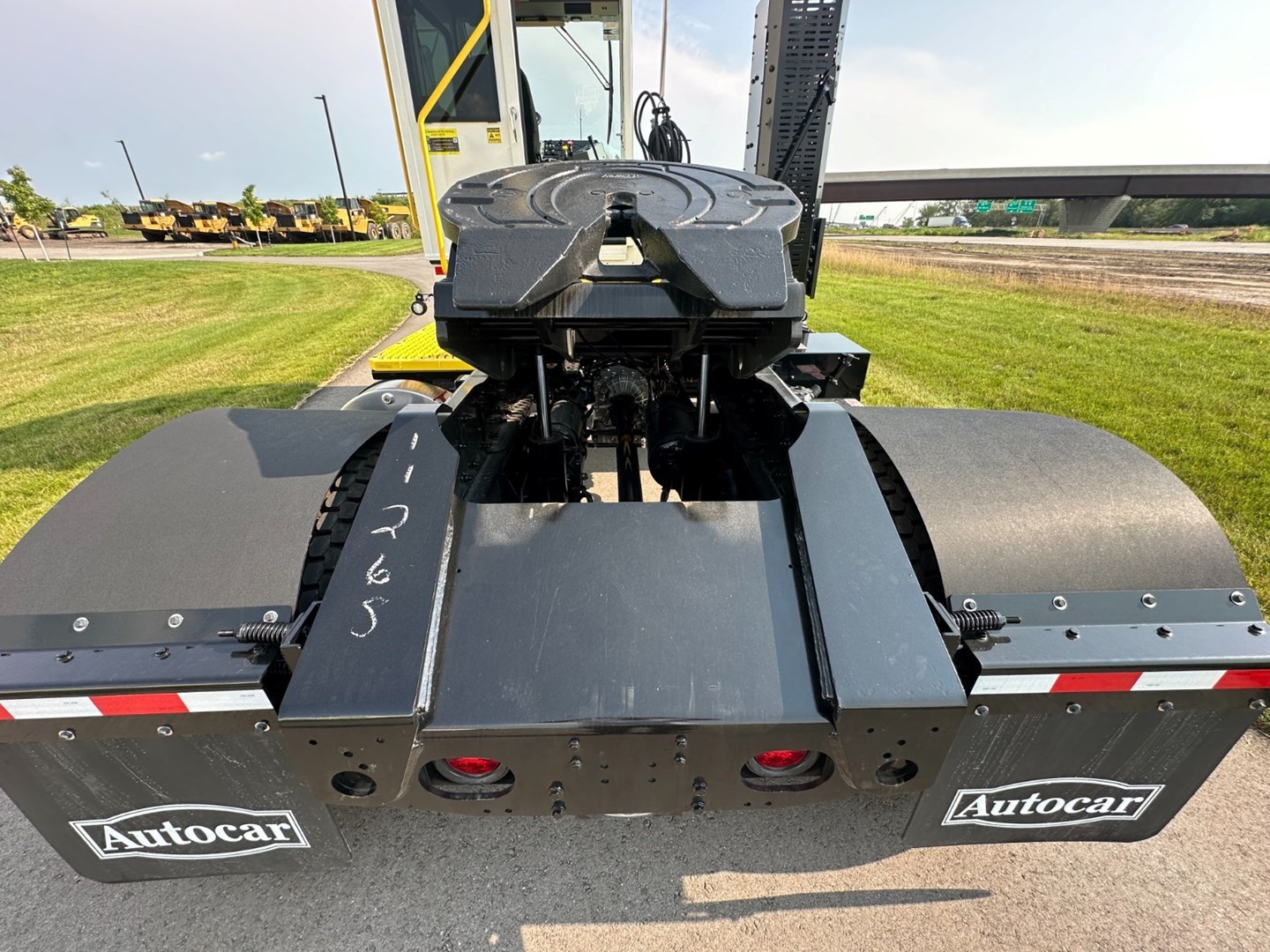 Autocar ACTT 4x2 Yard Tractor - image 14