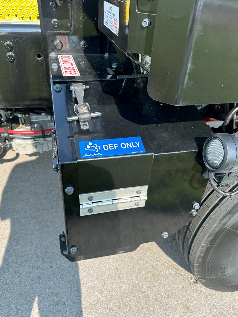 Autocar ACTT 4x2 Yard Tractor - image 20