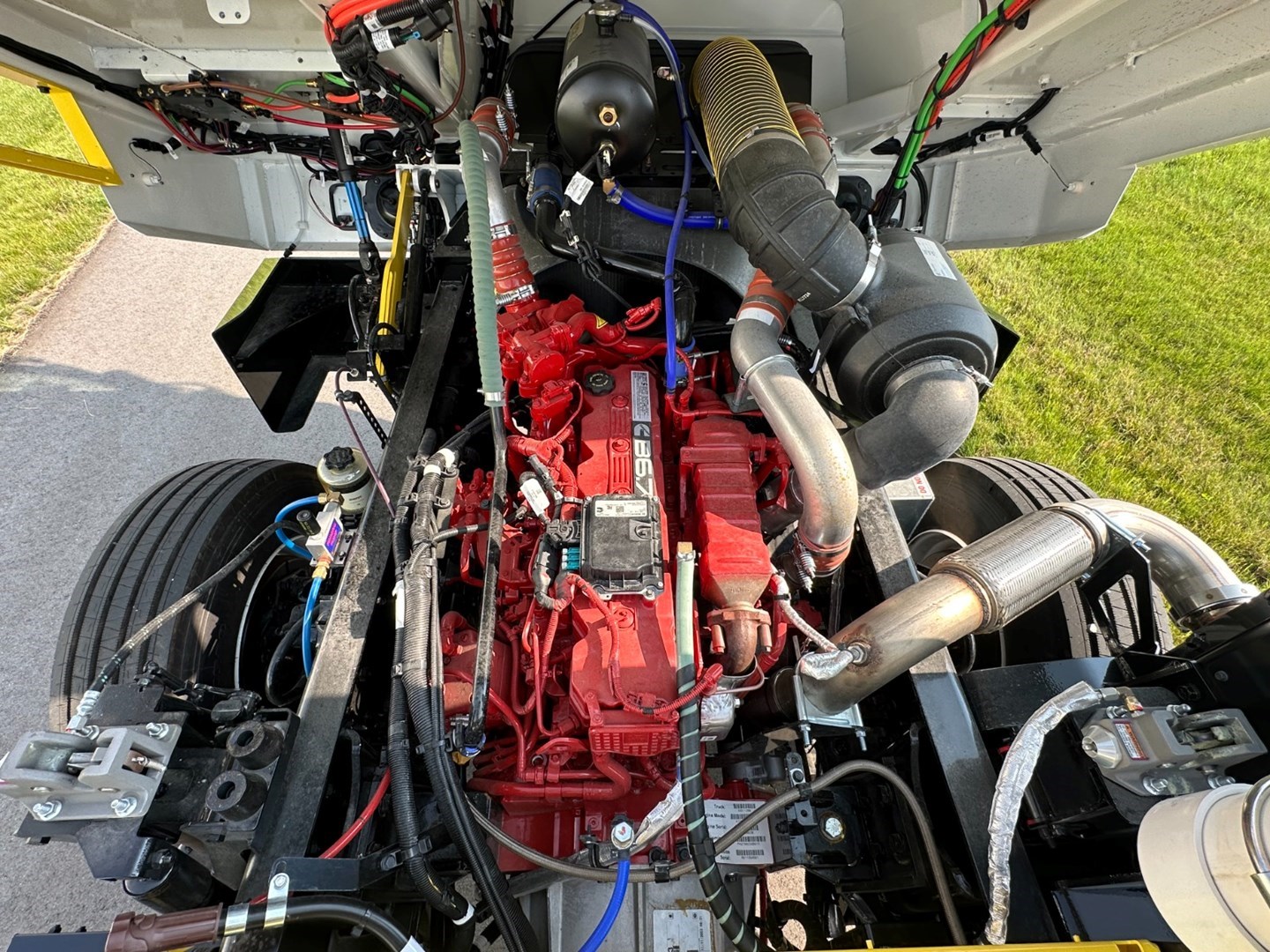 Autocar ACTT 4x2 Yard Tractor - image 18