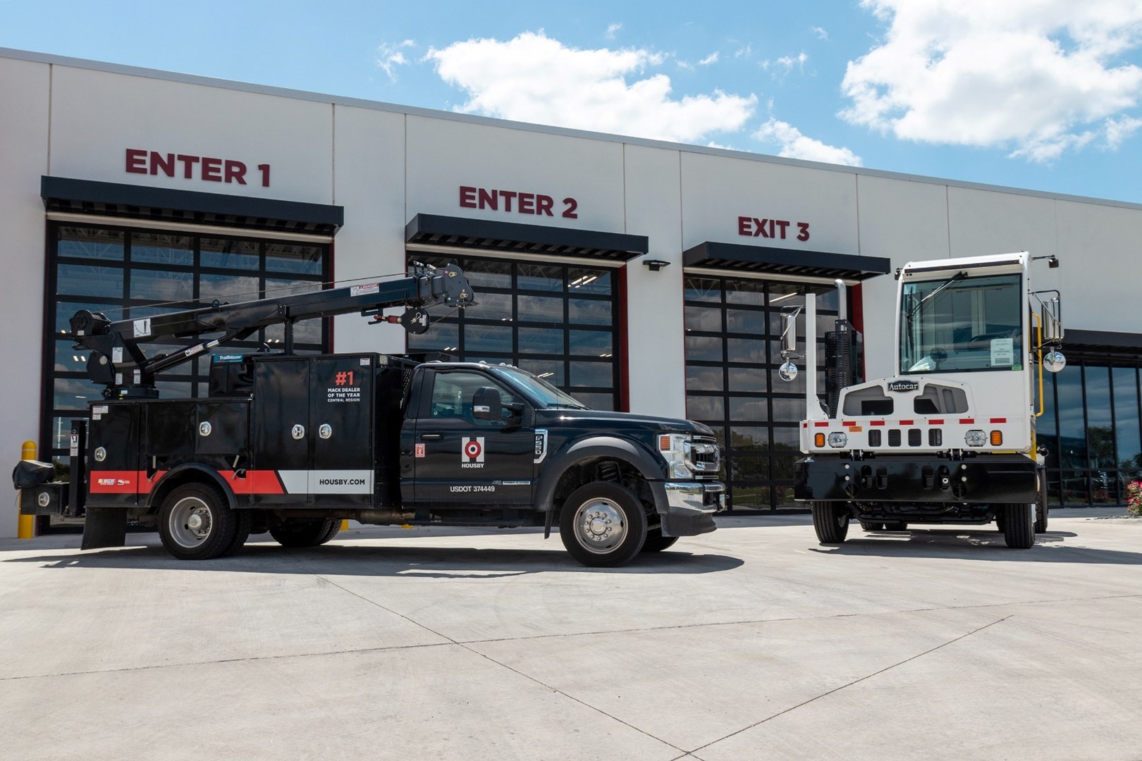 Autocar ACTT 4x2 Yard Tractor - image 21