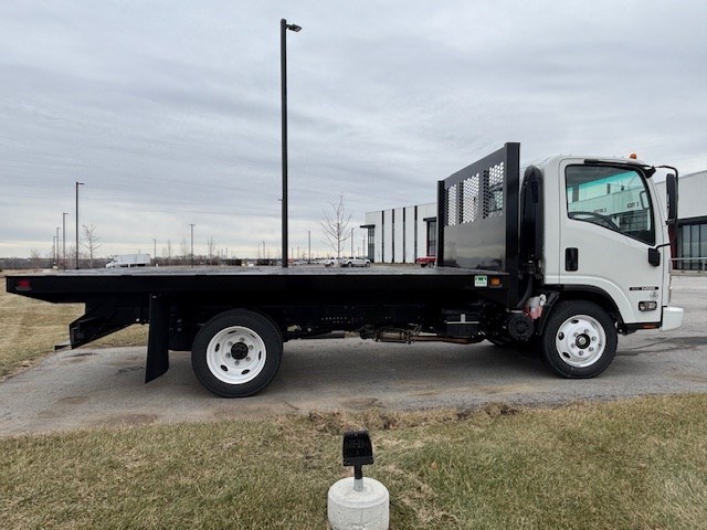 2026 Isuzu NRR Flatbed - image 3