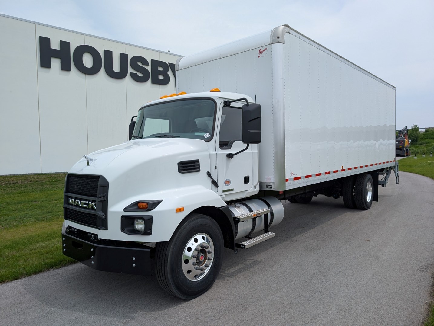 2026 MACK MD6 - NEW TRUCKS BOX TRUCK - image 1