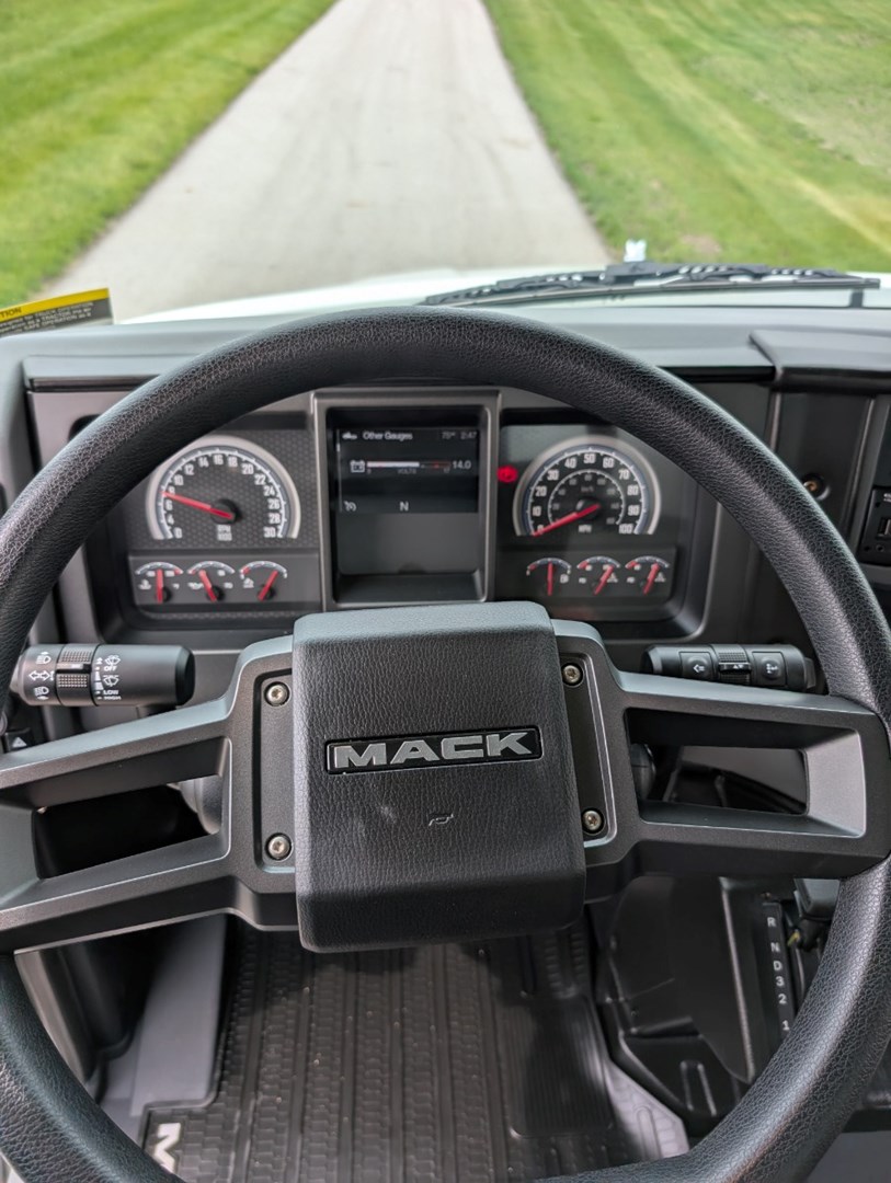 2026 MACK MD6 - NEW TRUCKS BOX TRUCK - image 9